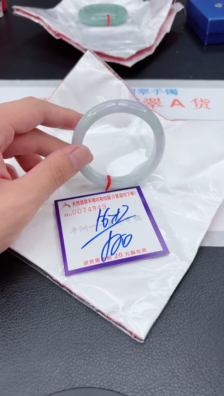 翡翠手镯未镶嵌1