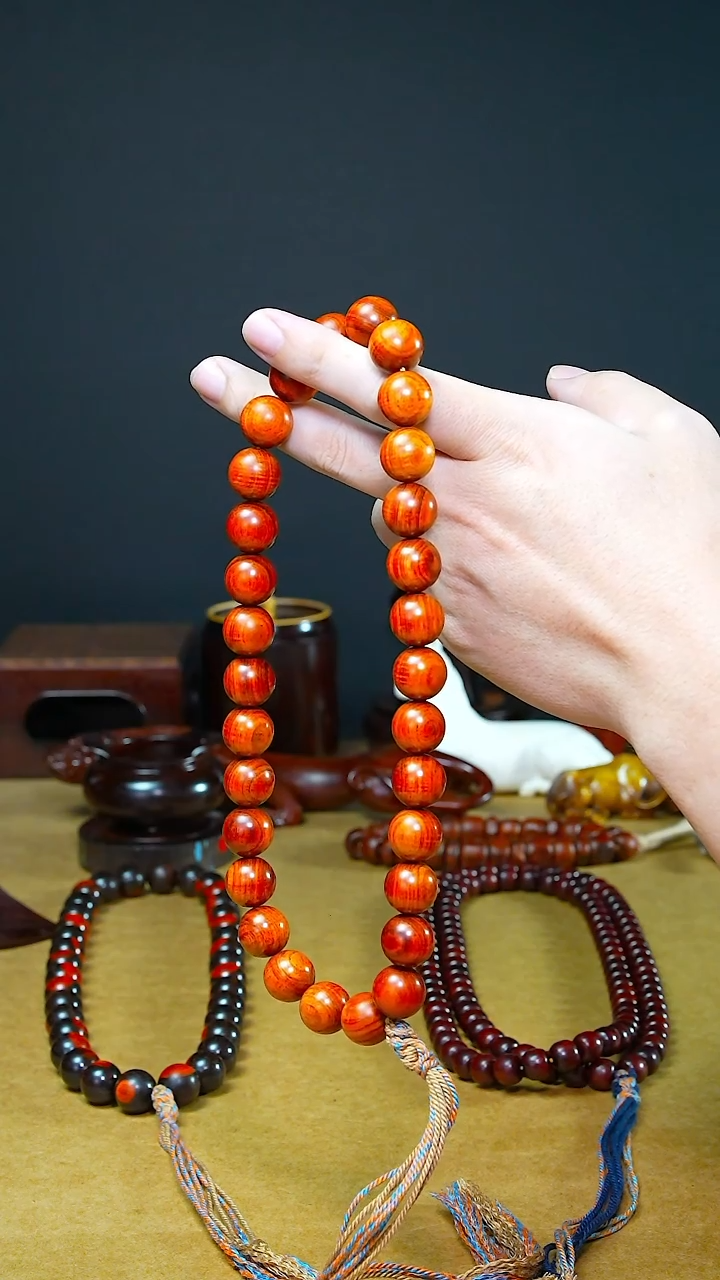 交趾黄檀（大红酸枝）阿****米手持