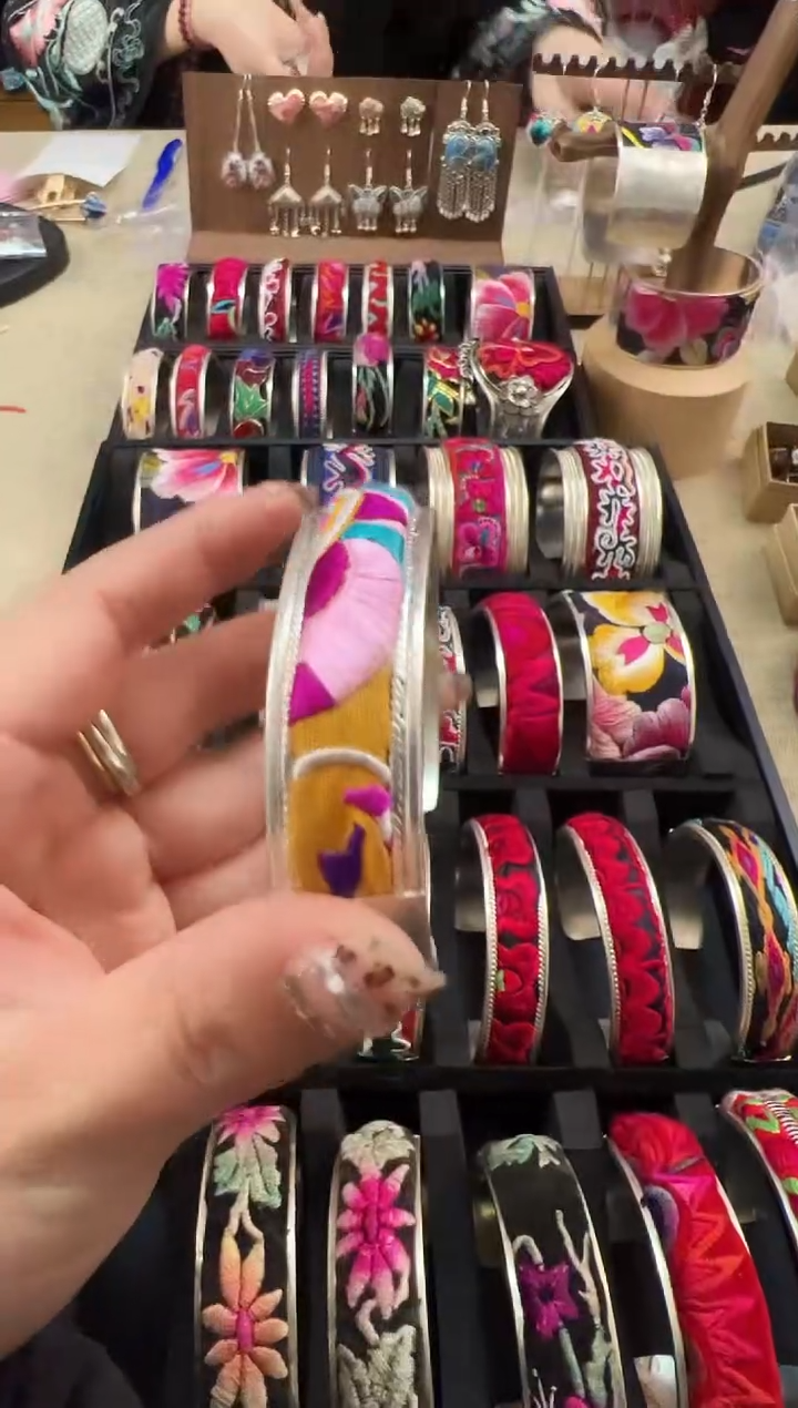 【闪购商品】织绣民族风老绣饰品597