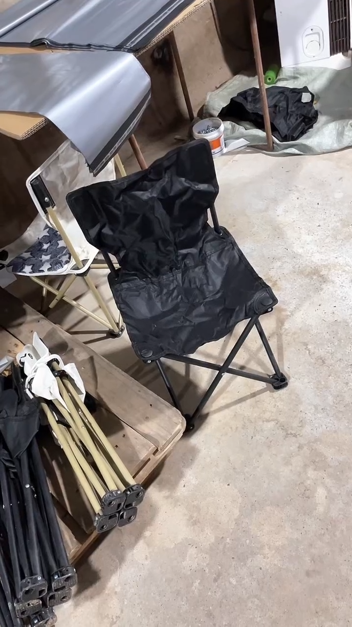 铁中号  折叠靠背  颜色随机