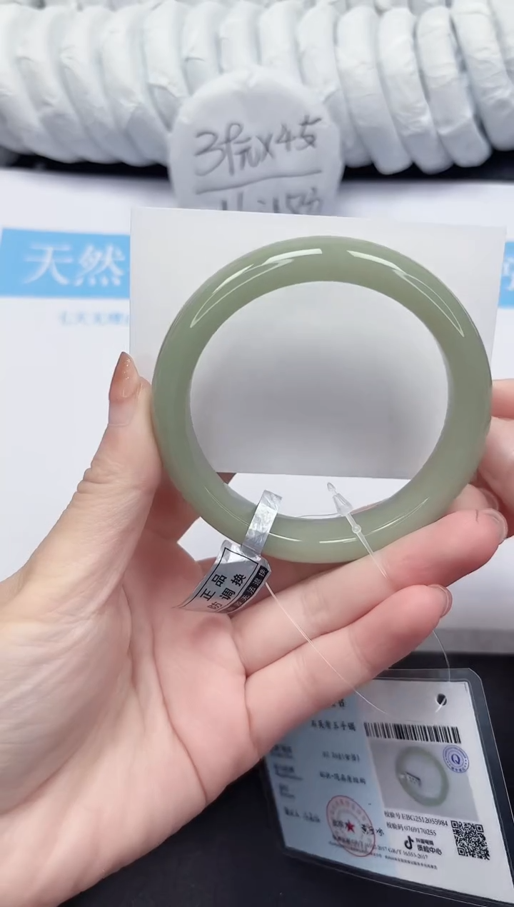 未镶嵌手镯石英质玉10-62.5DK