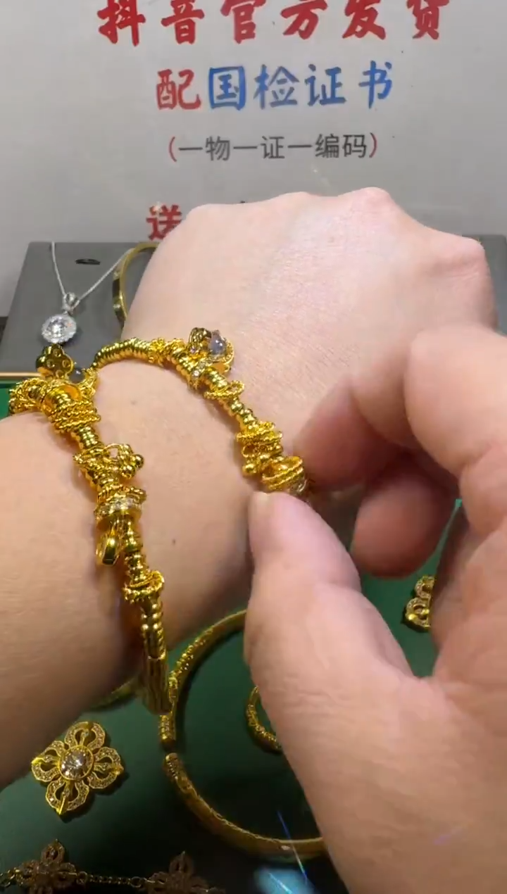 18K金镶嵌手链钻石03