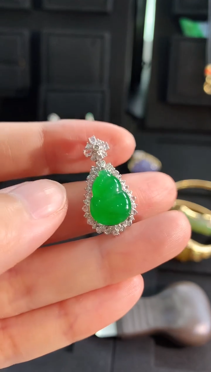 【闪购商品】翡翠颈饰18K金镶嵌吊坠