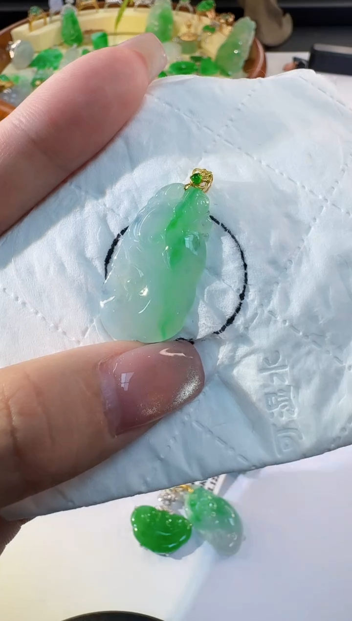 【闪购商品】翡翠颈饰18K金镶嵌缅甸翡翠A货吊坠