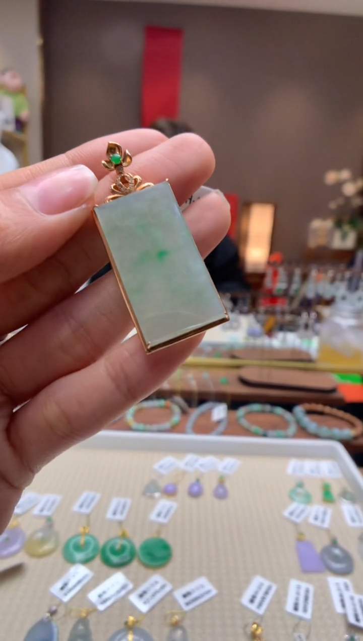 【闪购商品】翡翠颈饰18K金镶嵌无事牌