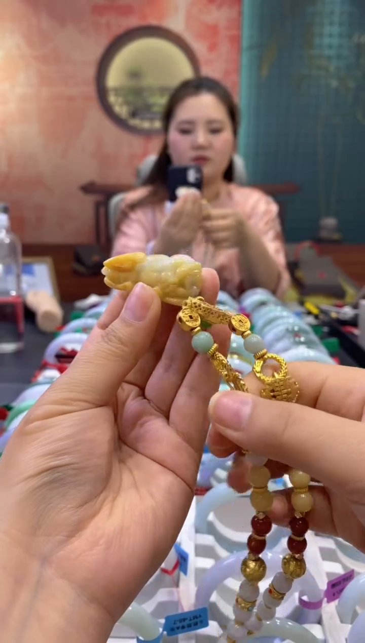 【闪购商品】翡翠吊坠(赠链)未镶嵌多人0004093