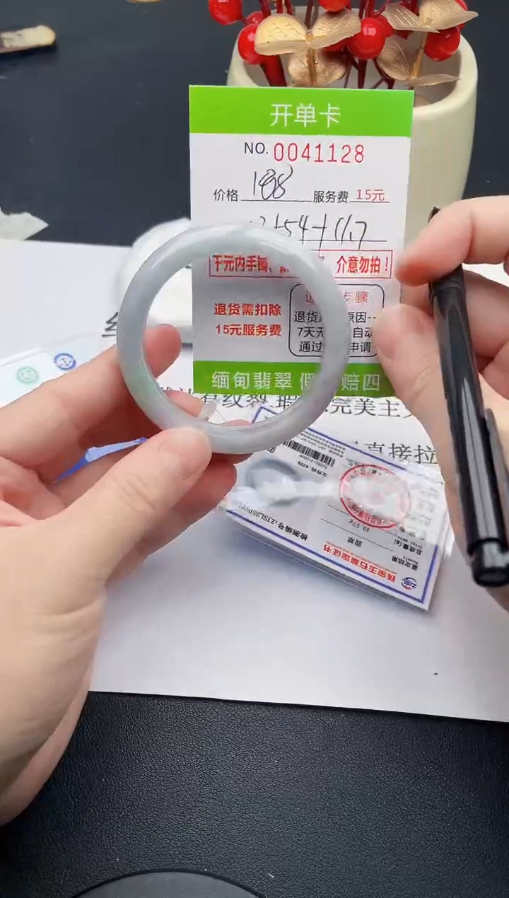 【闪购商品】28女王丽致优雅手镯时尚百搭