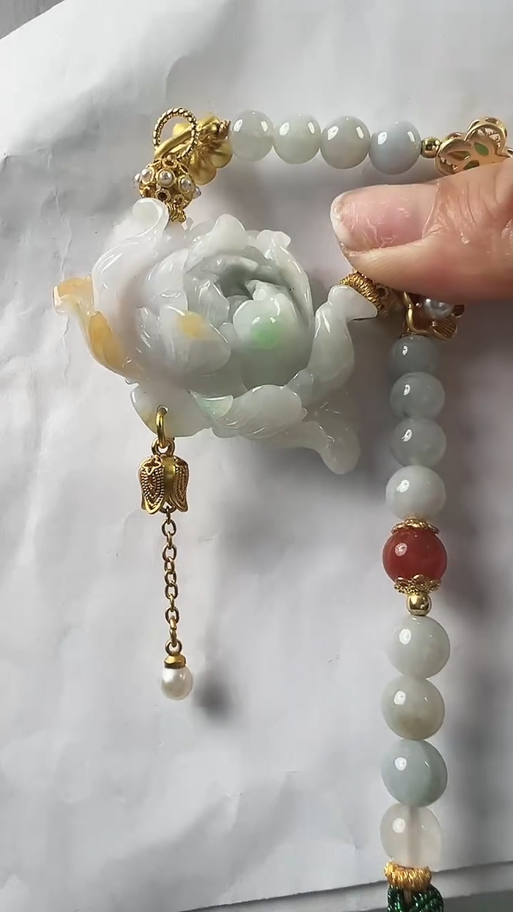 【闪购商品】翡翠颈饰未镶嵌花