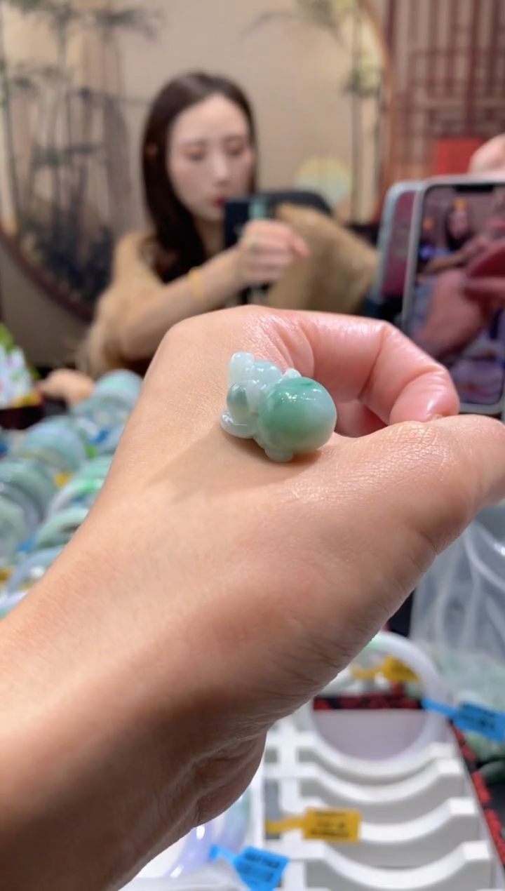 吊坠(赠链)未镶嵌翡翠星***✨000073654