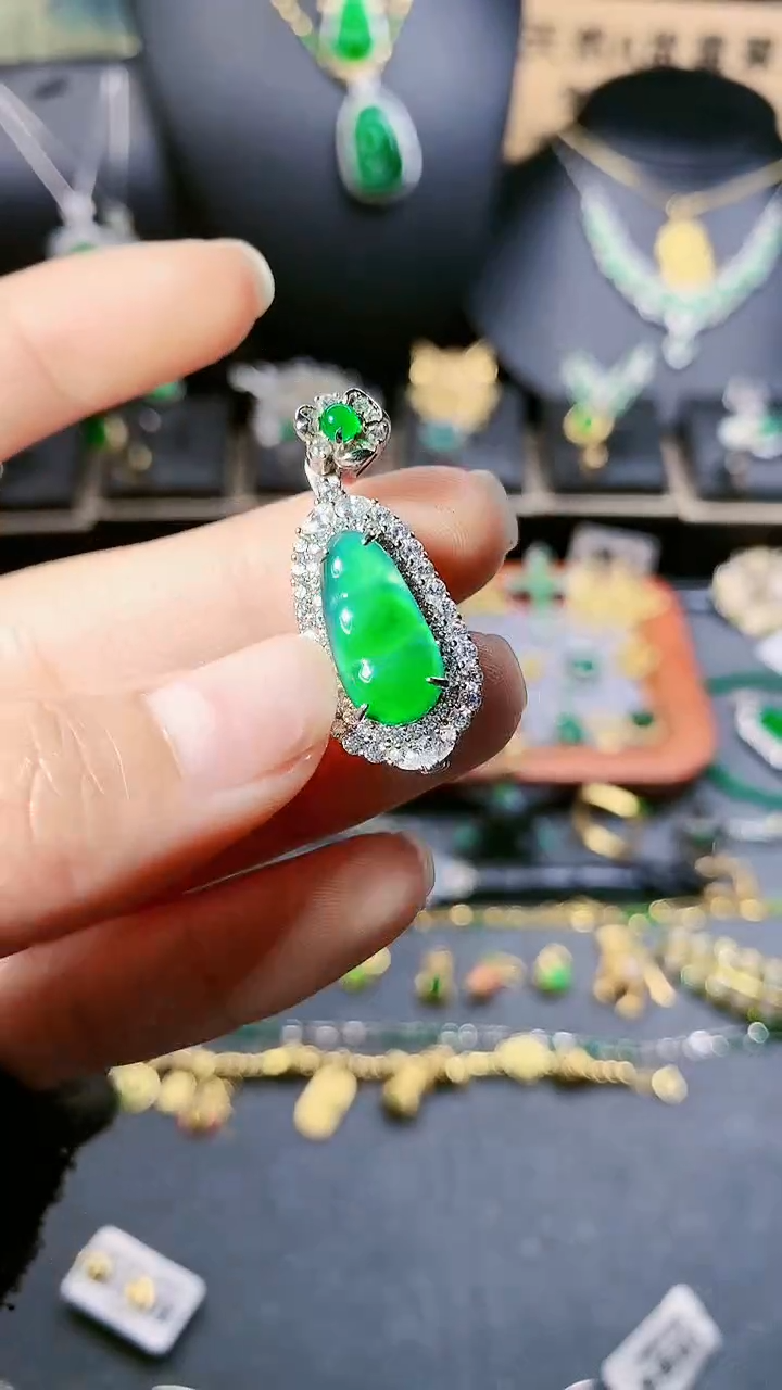 【闪购商品】翡翠吊坠(赠链)银S925镶嵌吊坠