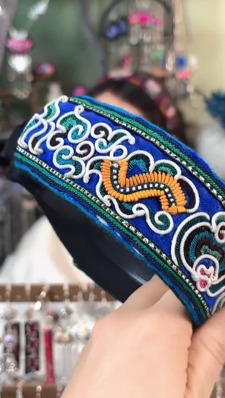 彩云南阁非遗老绣苗银饰品738