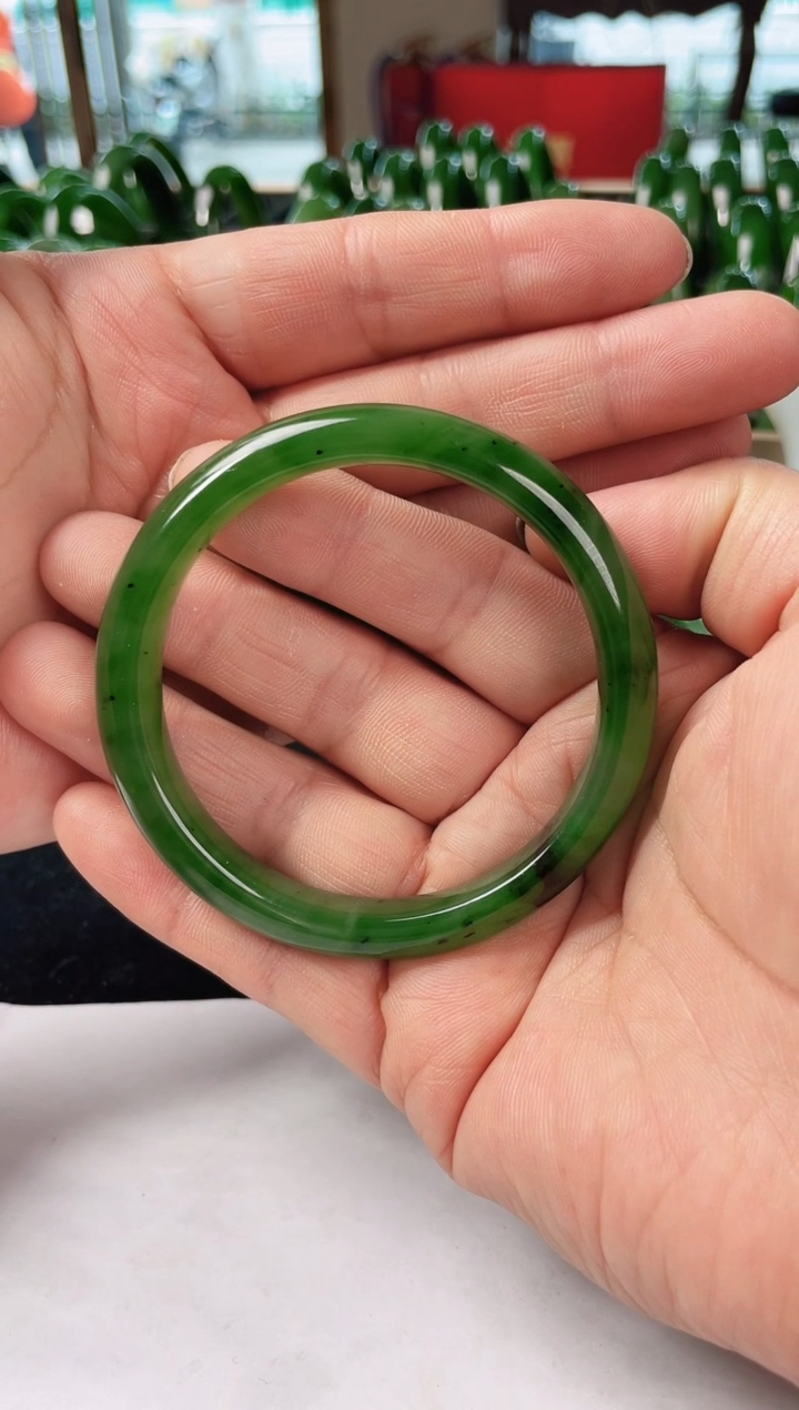和田玉（碧玉）手镯未镶嵌碧玉手镯