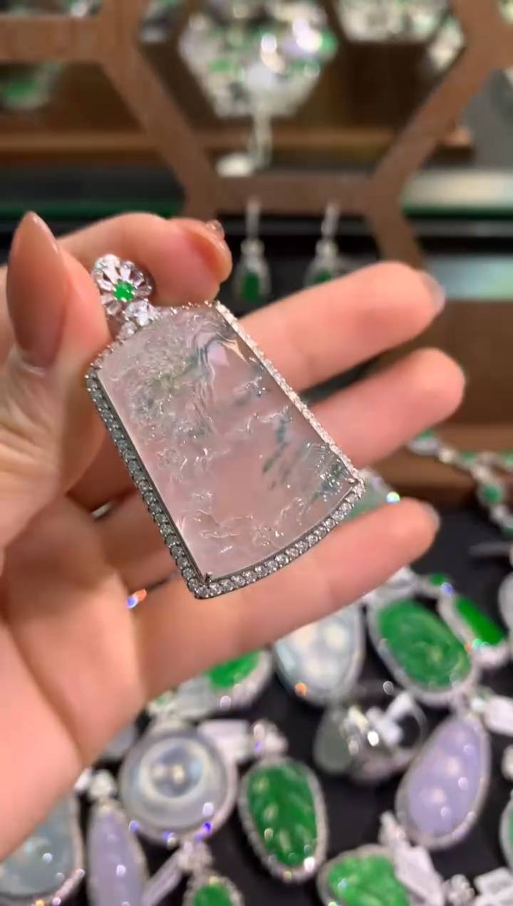 【闪购商品】翡翠吊坠(不含链)18K金镶嵌吊坠