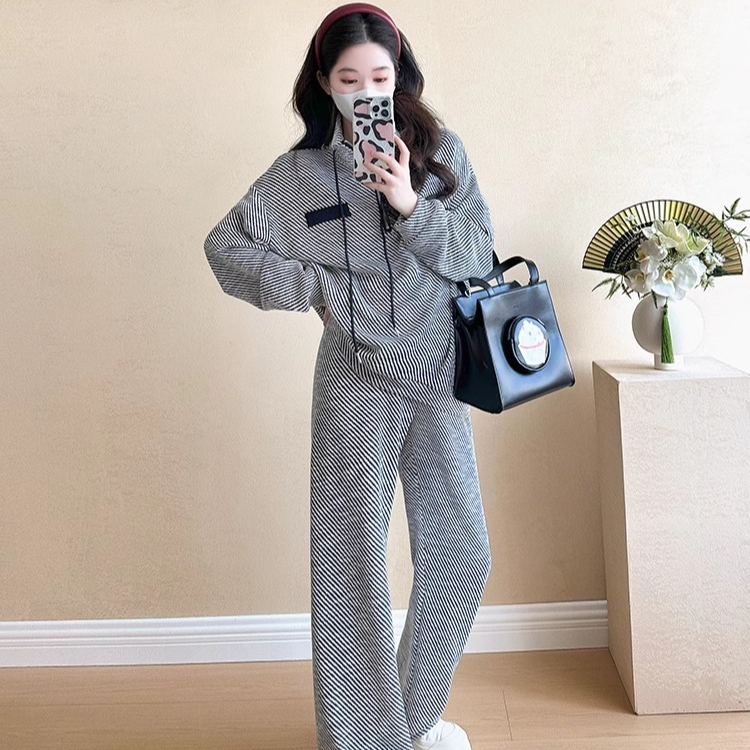 孕妇装秋季新款套装长袖条纹设计感半高领上衣阔腿裤女两件套