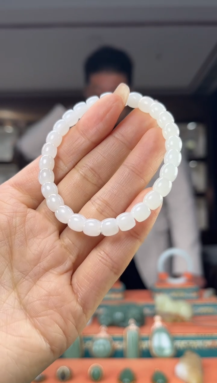 颈饰未镶嵌和田玉佩佩7mm左右