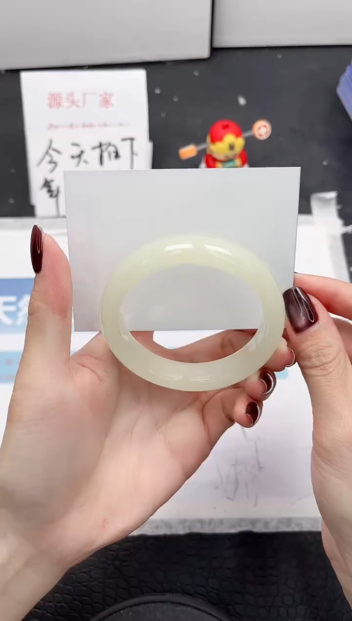 【闪购商品】石英质玉手镯未镶嵌238-54.8