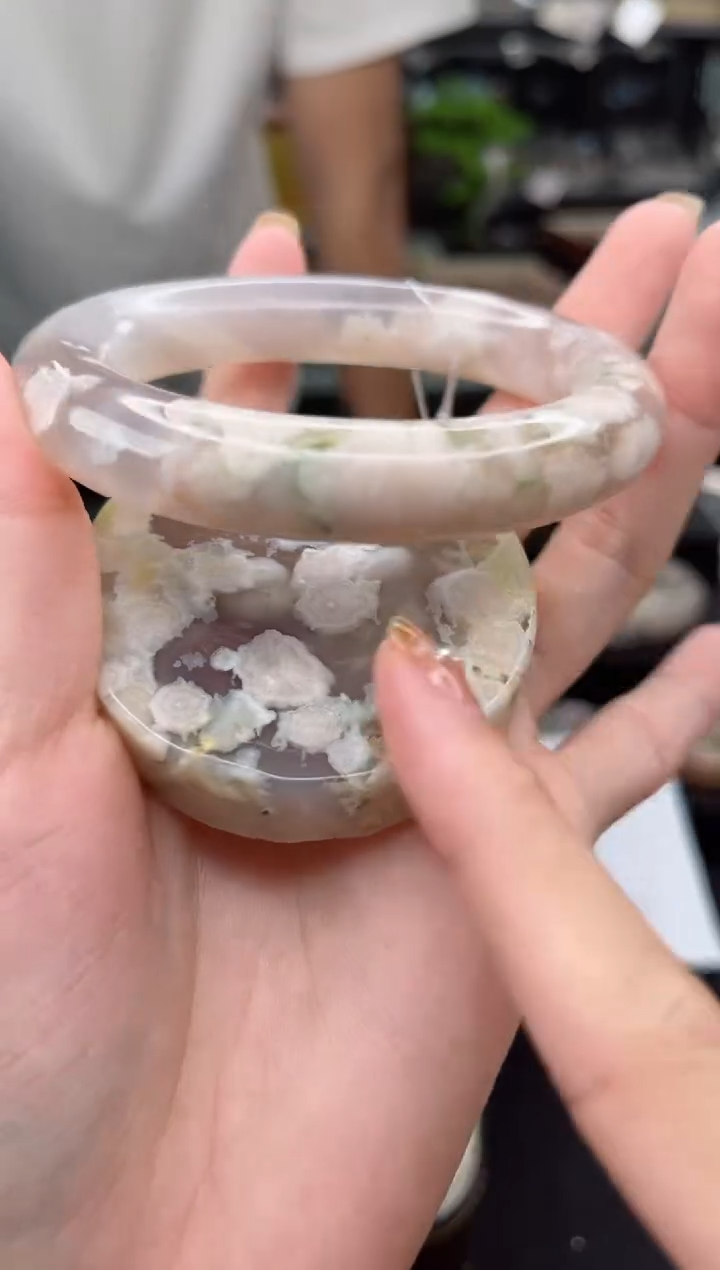 【闪购商品】石英质玉手镯未镶嵌57圈口（赠品镯心）3931201