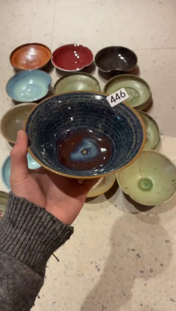 瓷片B****D446微瑕粗陶蓝色反边碗1个
