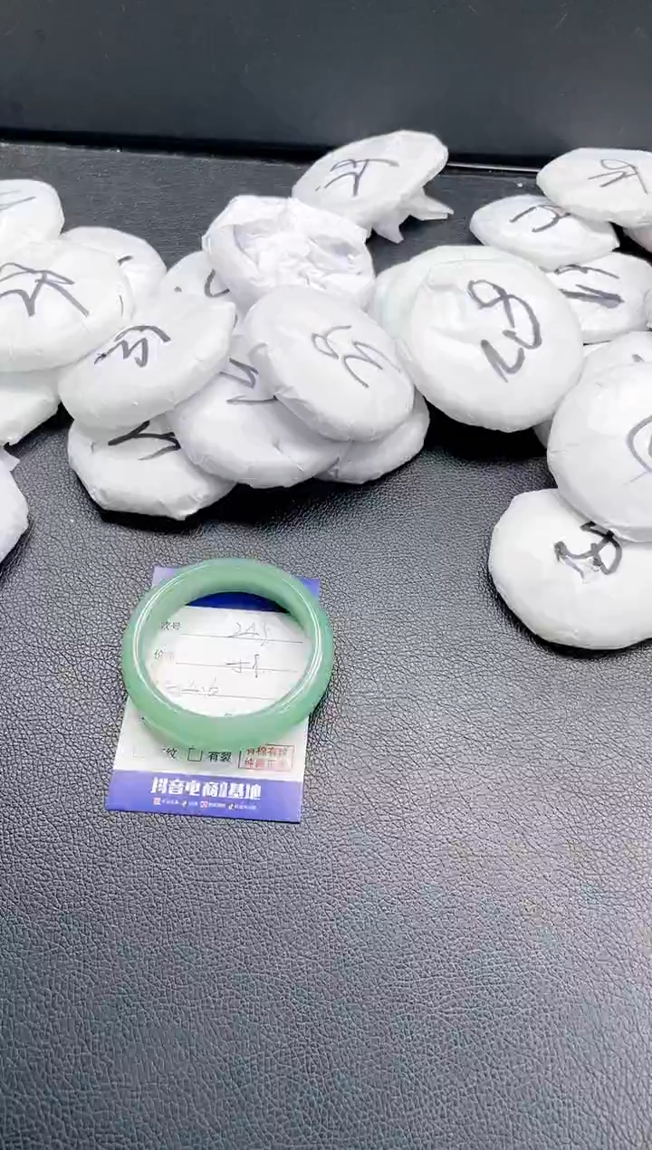 【闪购商品】石英质玉手镯未镶嵌04J249-54
