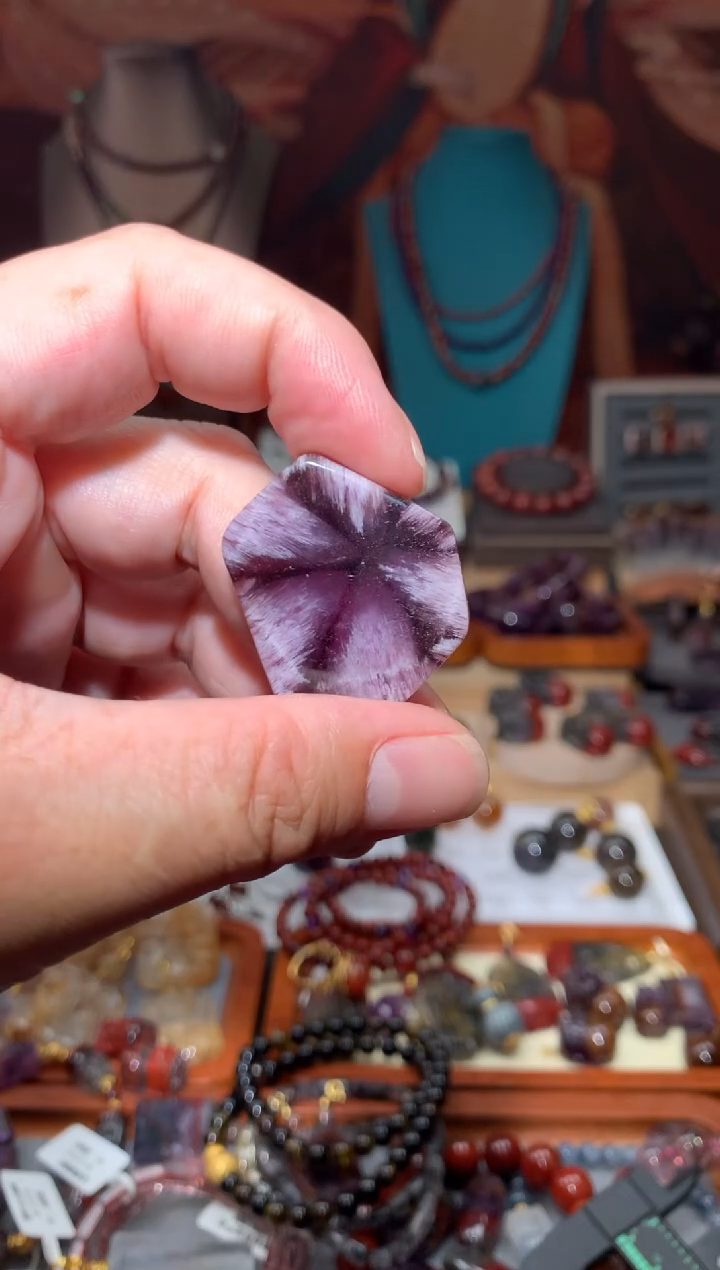 未镶嵌珠宝半成品水晶?****?极光达必兹