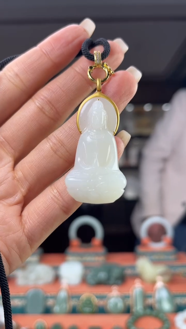 颈饰18K金镶嵌和田玉佩佩