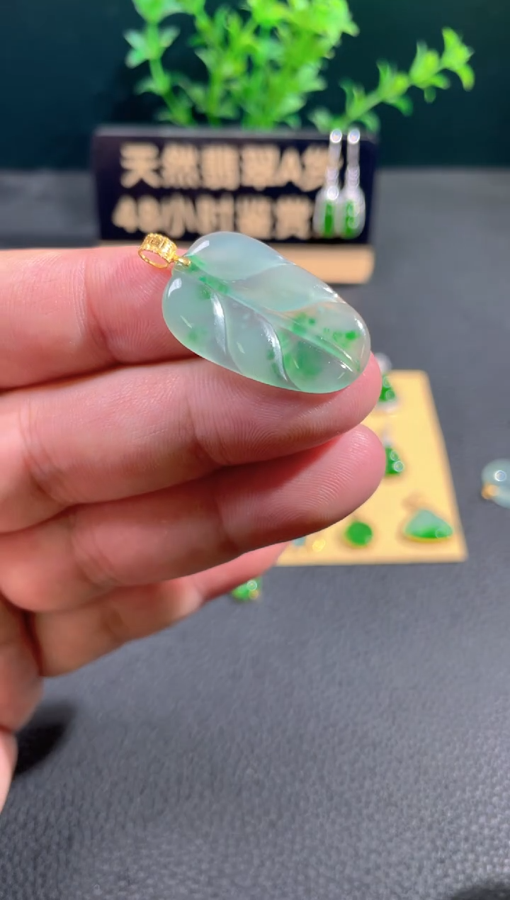 【闪购商品】翡翠颈饰18K金镶嵌翡翠