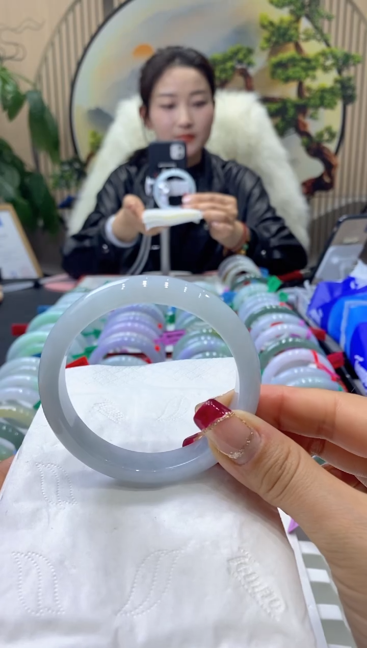 【闪购商品】翡翠手镯未镶嵌99918943