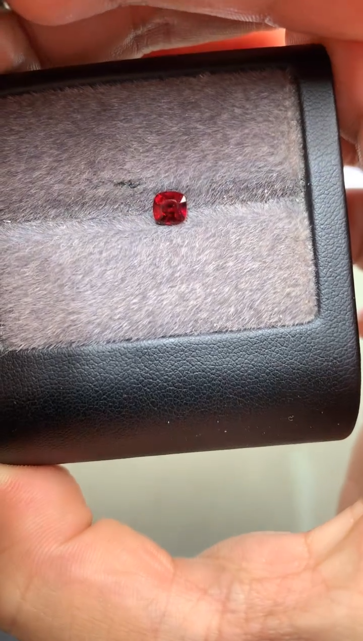 【闪购商品】定制尖晶石裸石未镶嵌枕型 抹谷红色调尖晶石 0.73ct
