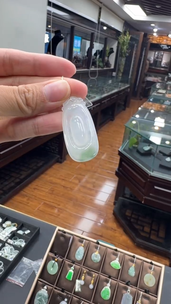 颈饰未镶嵌翡翠西*福贝