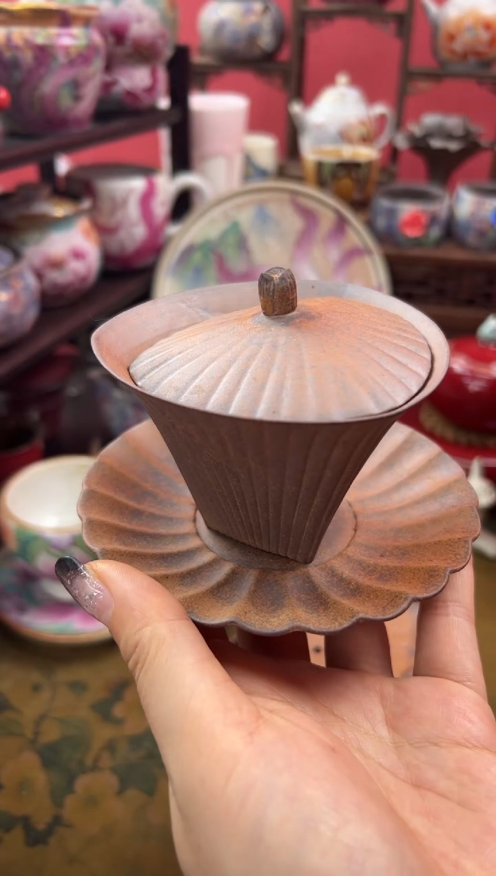 【闪购商品】粗陶竖纹莲花盖碗