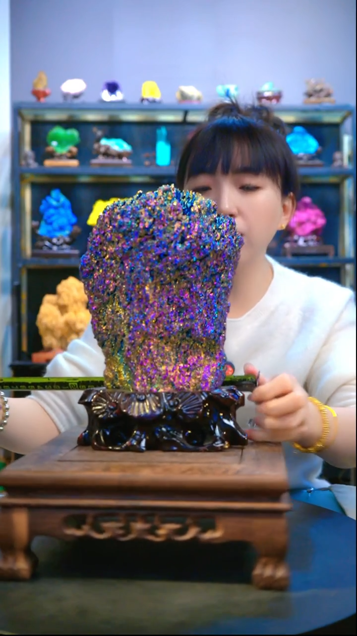 石材颜色漂亮，造型奇特