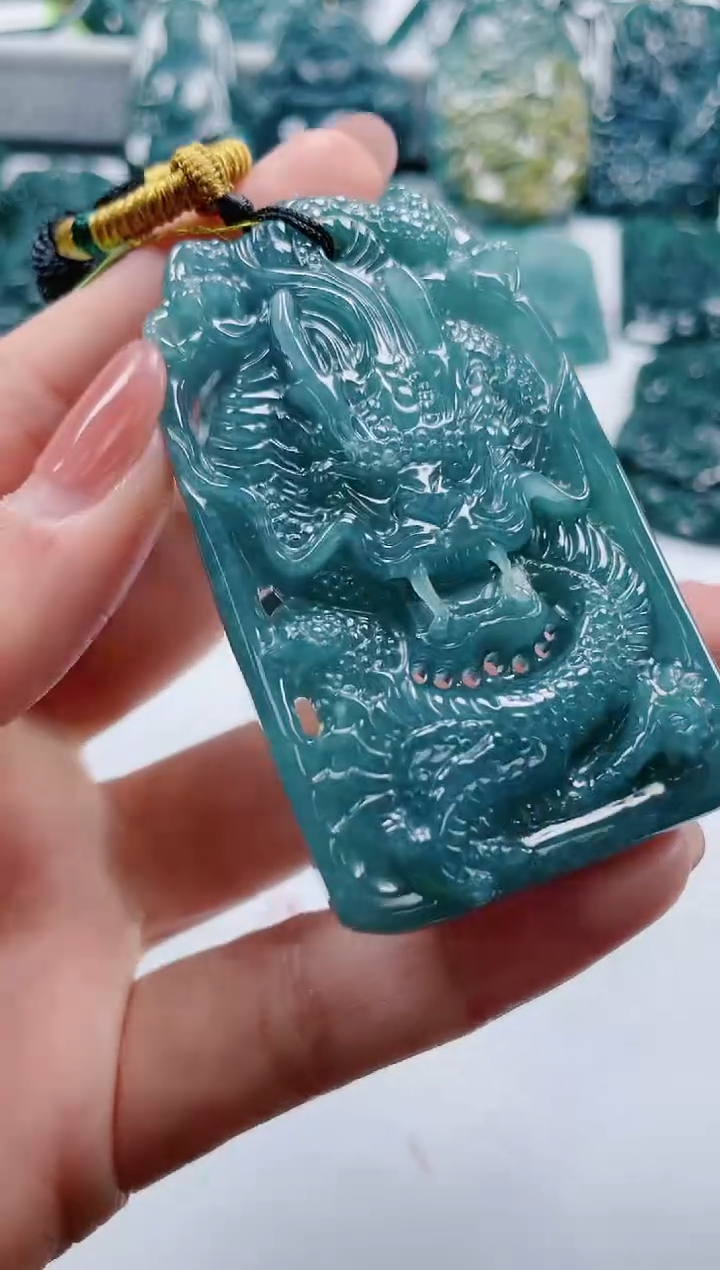 【闪购商品】翡翠颈饰未镶嵌             