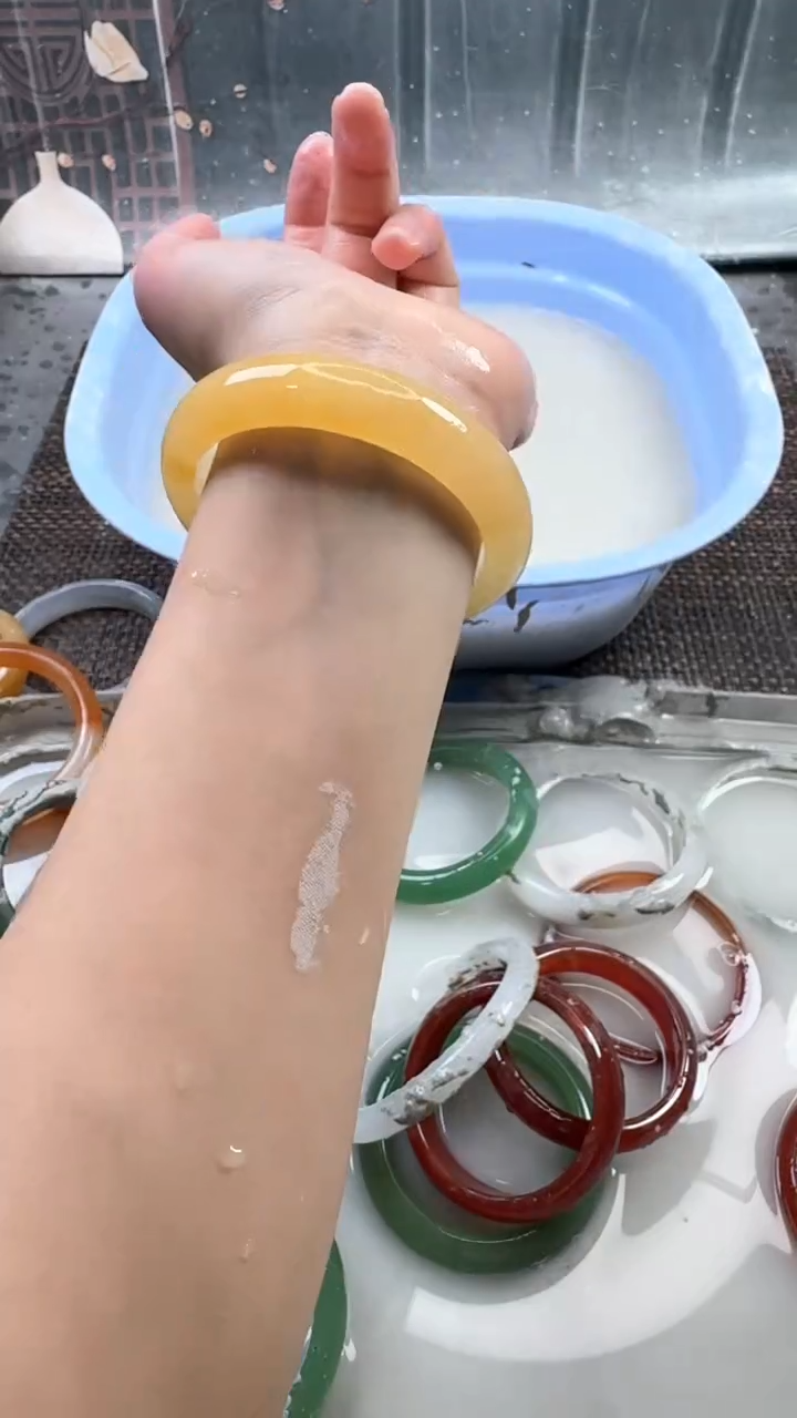 【闪购商品】石英质玉手镯未镶嵌110 62