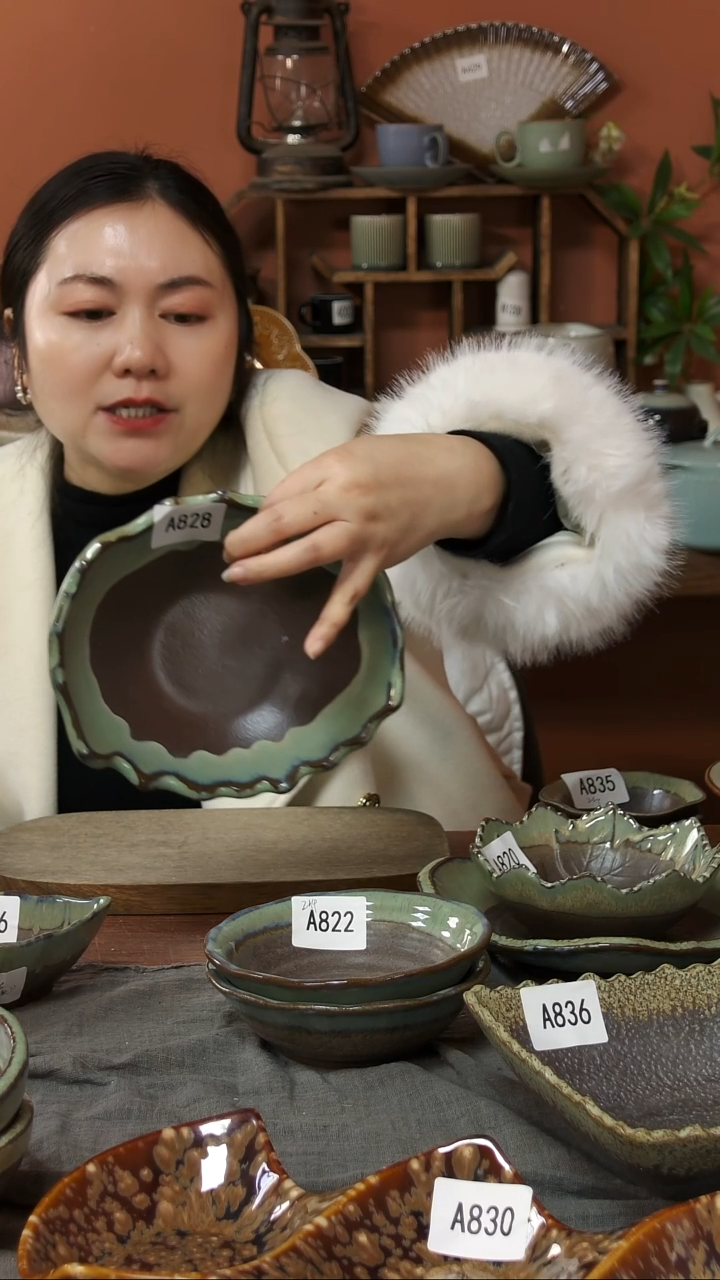 陶瓷A828 一只红泥异形碗19.5*17*6微瑕