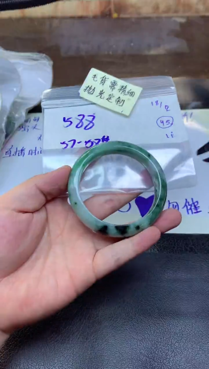 【闪购商品】定制翡翠未镶嵌手镯毛货需精细抛光+多人+588元