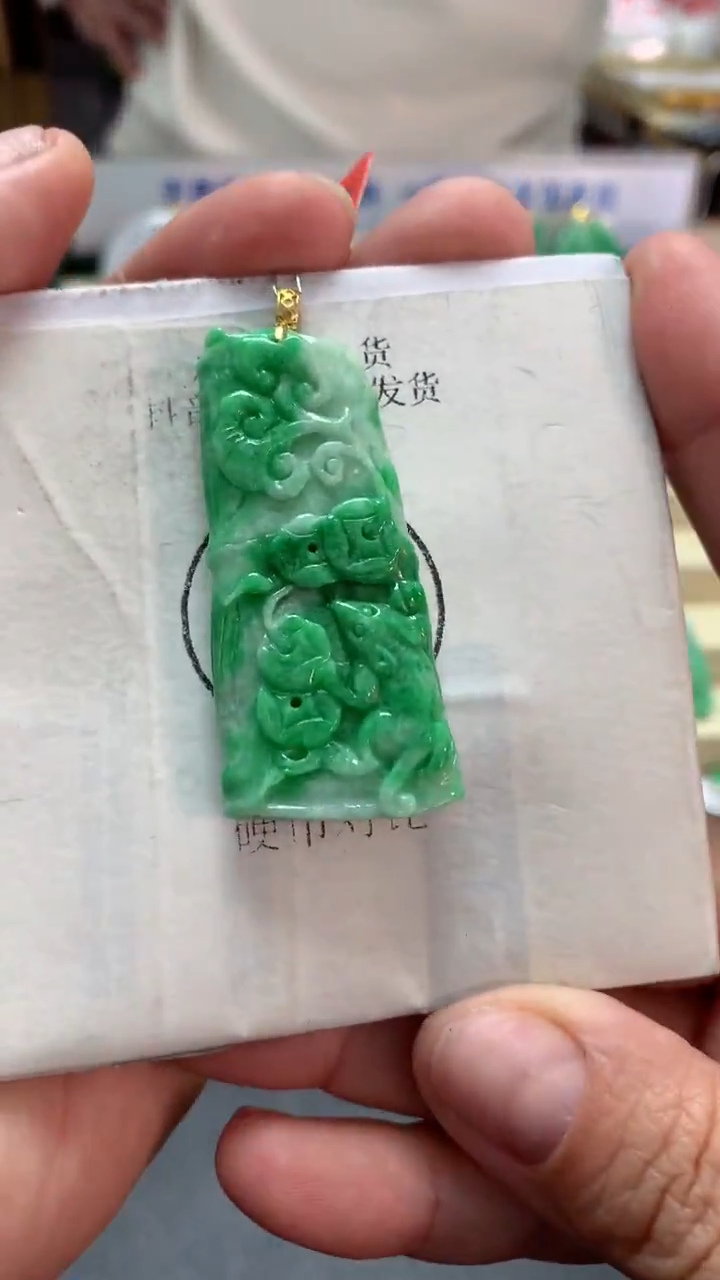 【闪购商品】翡翠吊坠(不含链)18K金镶嵌挂件