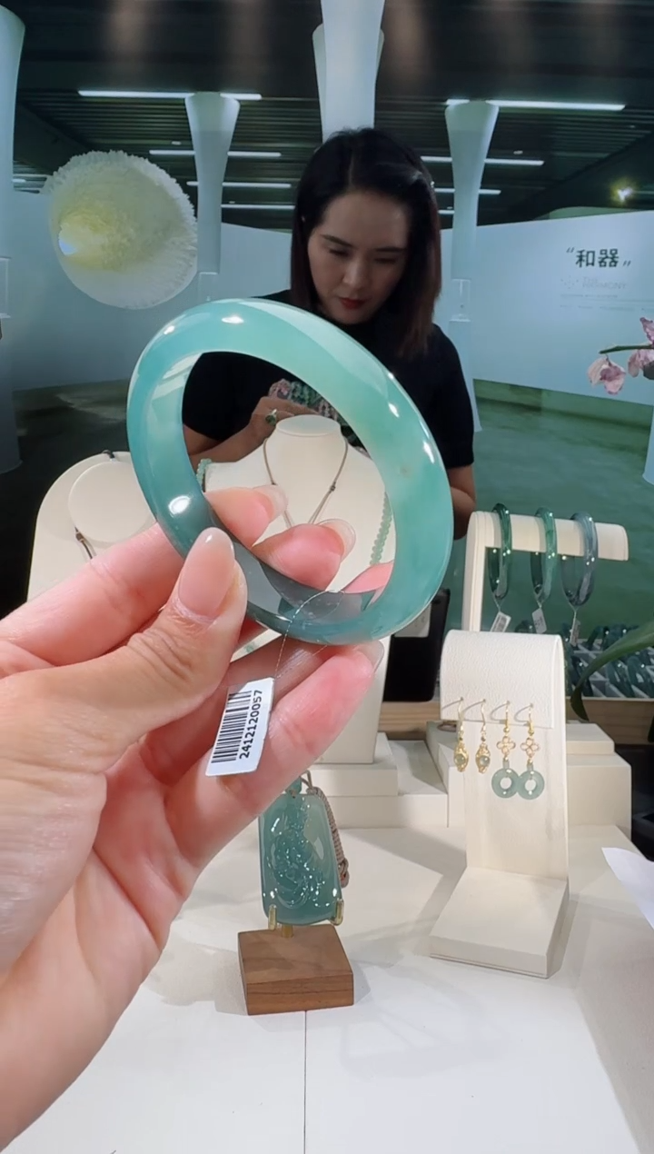 翡翠手镯未镶嵌54.4圈