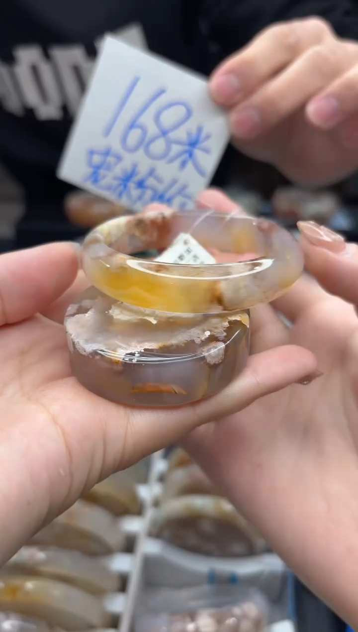 【闪购商品】石英质玉手镯未镶嵌576（53圈赠送镯心）