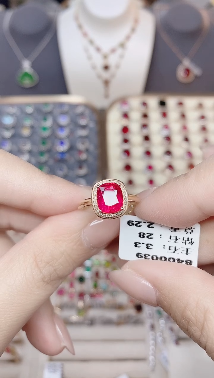 18K金镶嵌碧玺戒指碧玺3.3CT