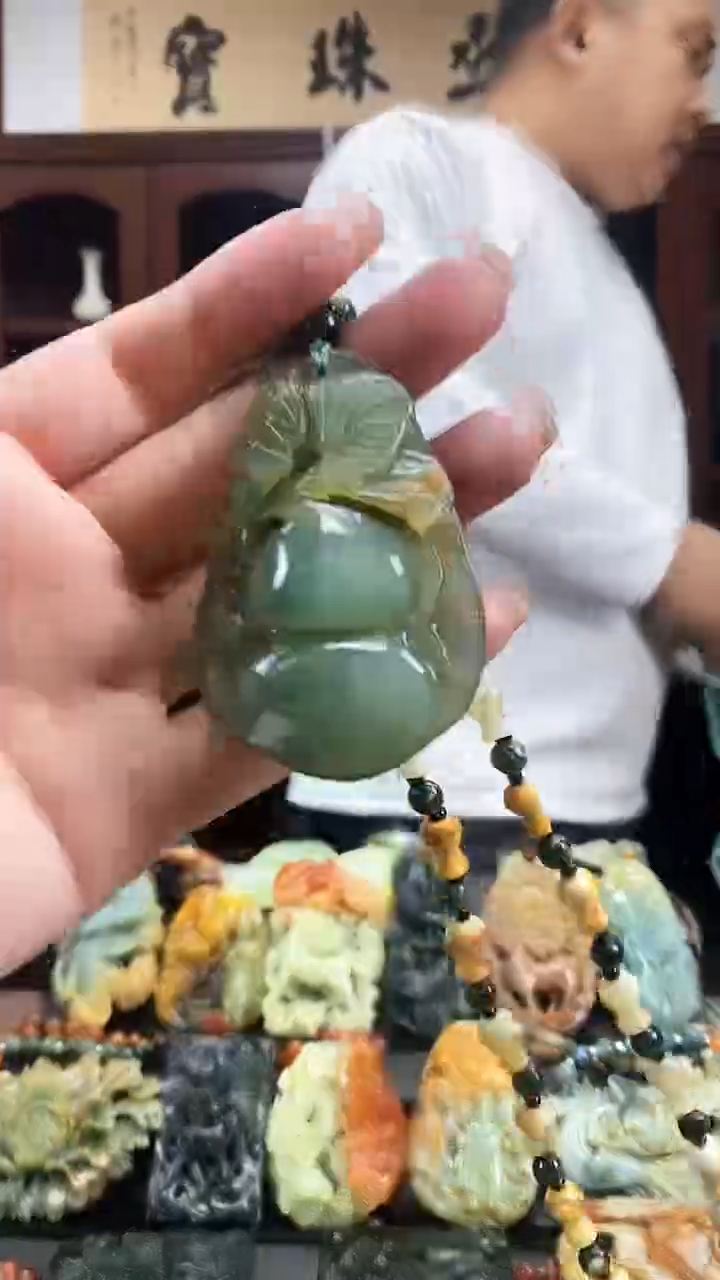 【闪购商品】蛇纹石玉吊坠未镶嵌`