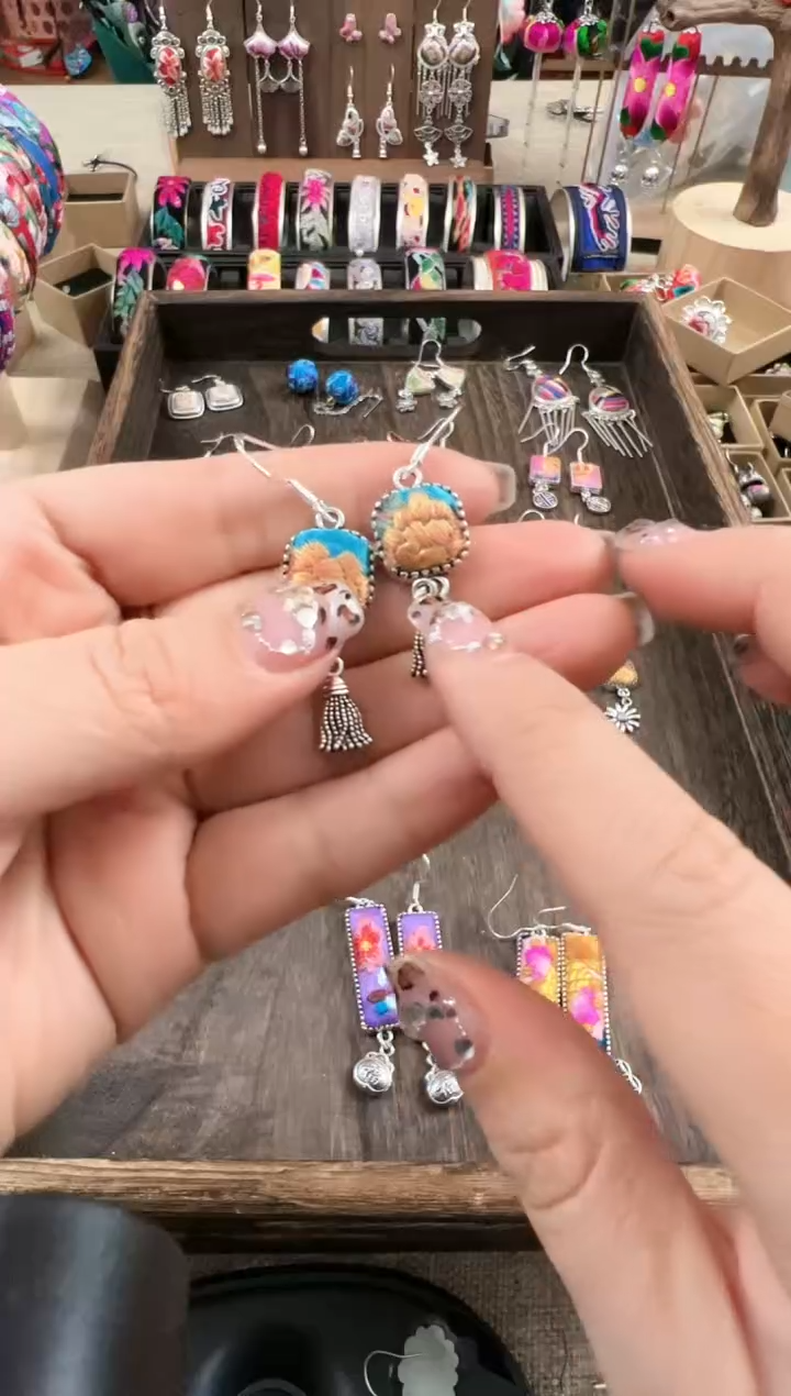 【闪购商品】织绣民族风老绣饰品365