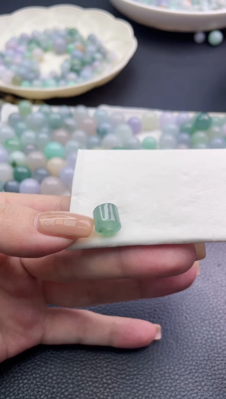 未镶嵌定制翡翠飞****！珠子