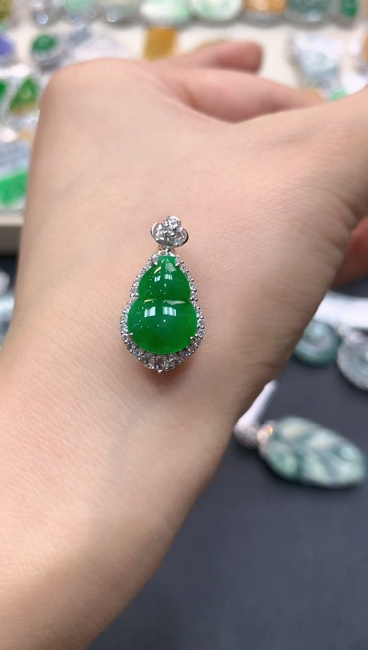 【闪购商品】翡翠吊坠(不含链)18K金镶嵌m94   