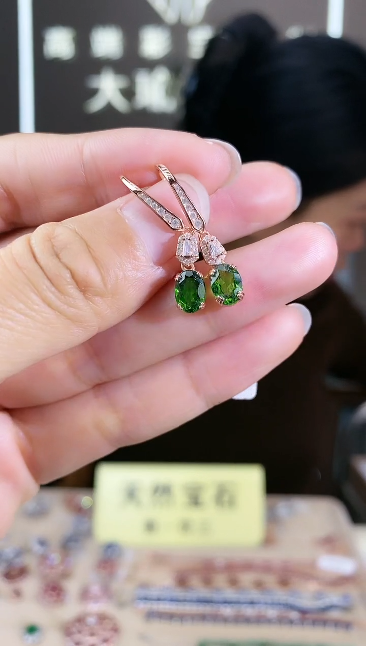 【闪购商品】透辉石耳饰银S925镶嵌耳饰