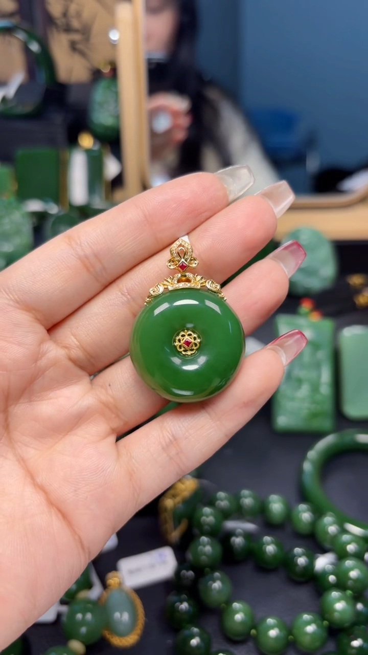 【闪购商品】和田玉（碧玉）吊坠(赠链)18K金镶嵌1