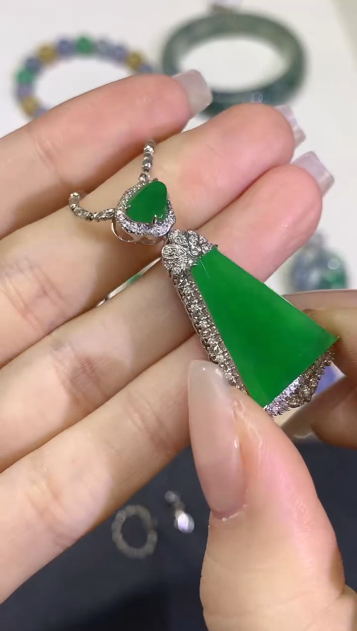 【闪购商品】翡翠颈饰18K金镶嵌团购30