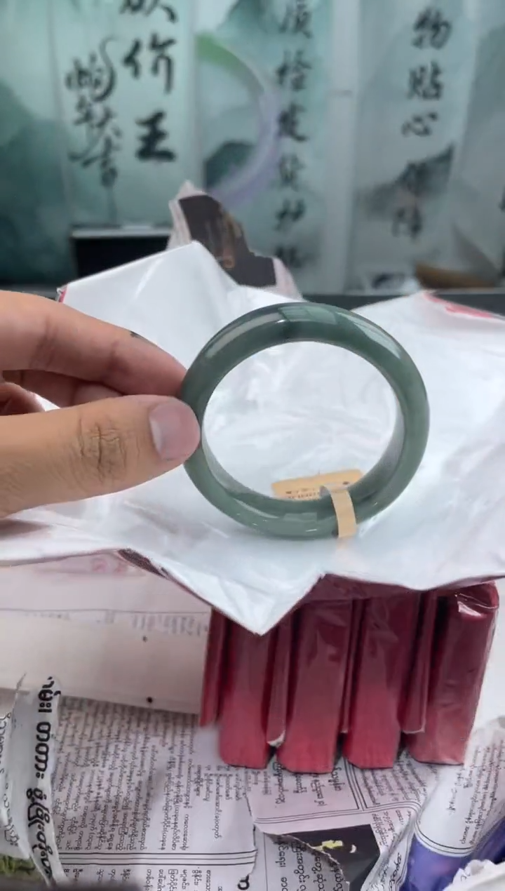 翡翠未镶嵌手镯6翡翠手镯1