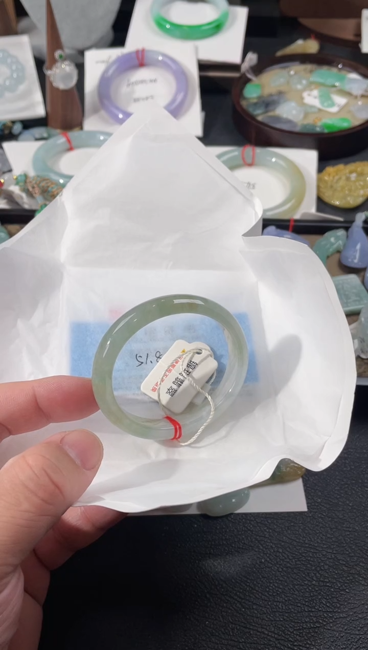 【闪购商品】翡翠手镯未镶嵌51.8贵妃