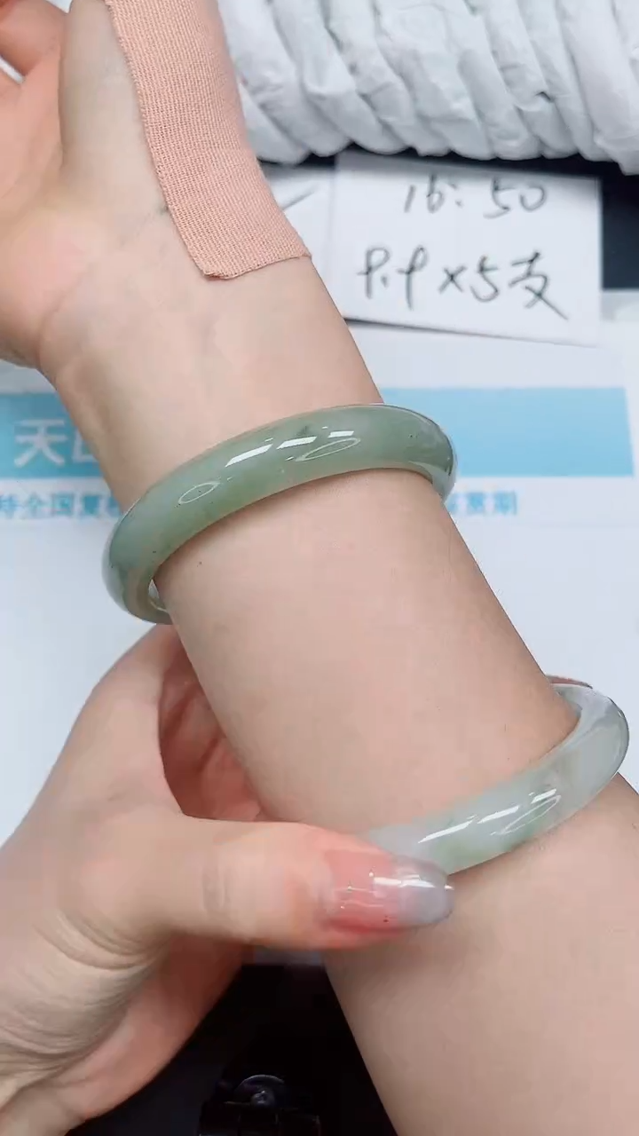 石英质玉手镯未镶嵌122-60