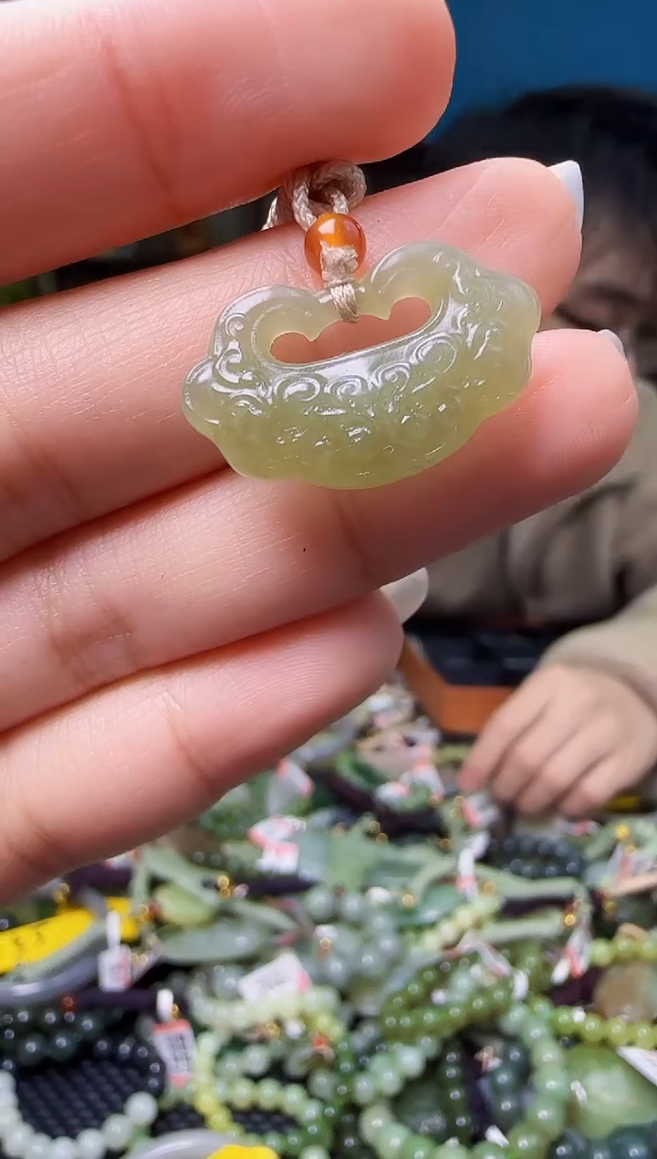 颈饰未镶嵌和田玉1